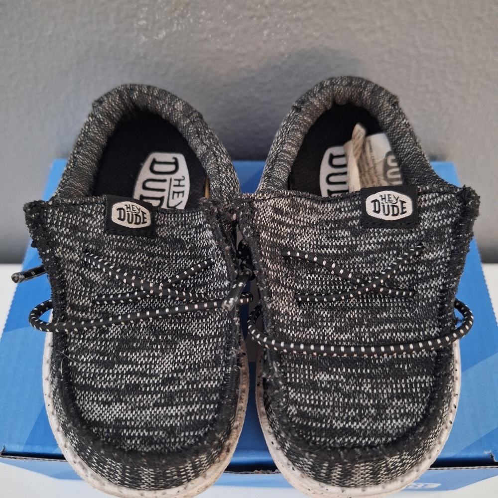 Hey Dude toddlor Wally Shoes size5